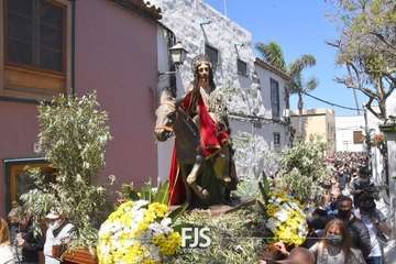 La procesión de La Burrita toma San Juan después de dos años de suspensión por la pandemia/Francisco Javier Santana y Antonio Alí.